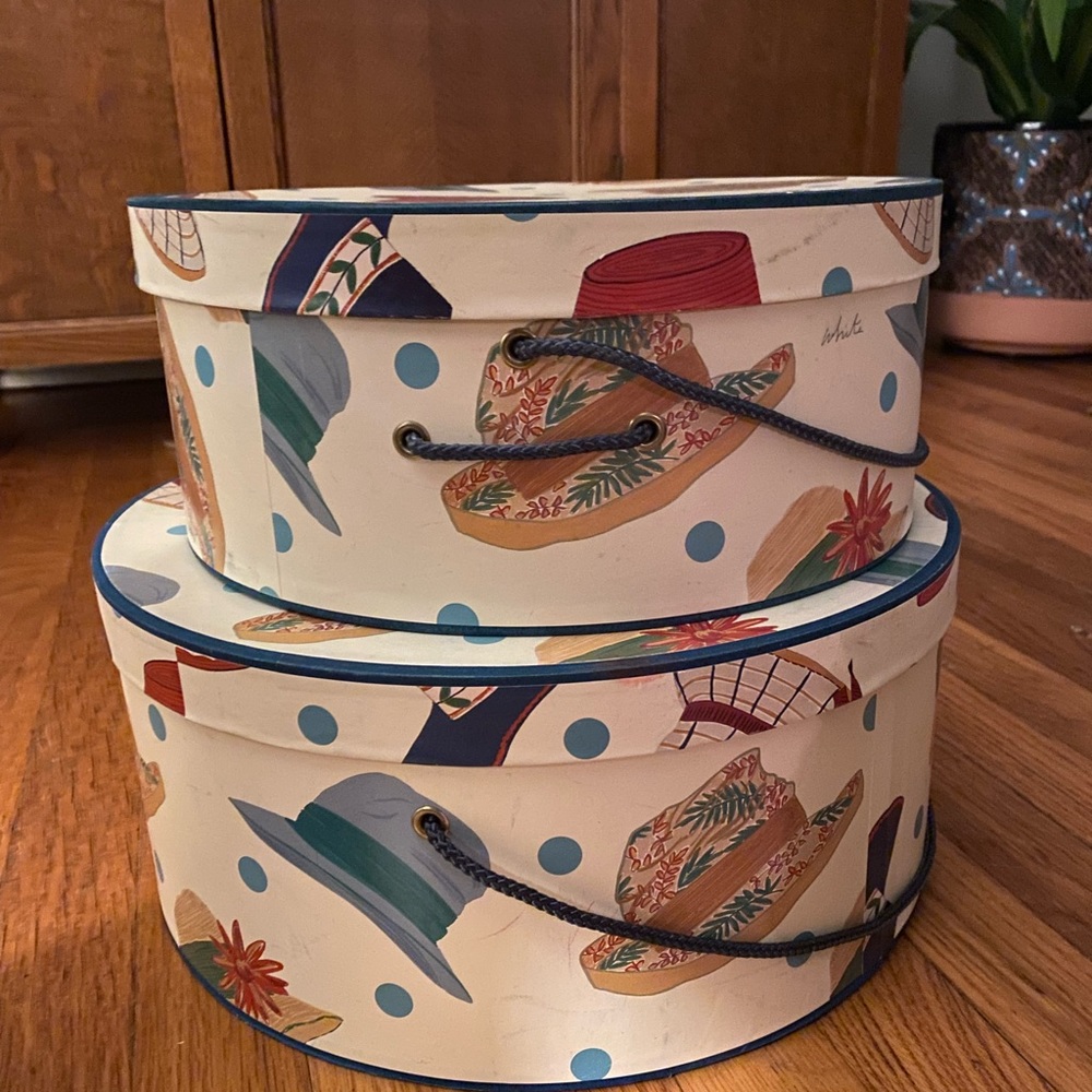 2 Hat boxes/storage
